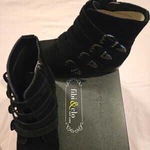 New in box Sz 10 Fibi & Clo Boots